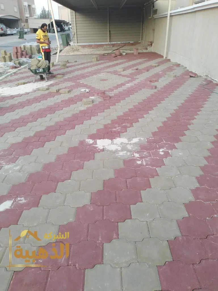 فني بلاط متداخل